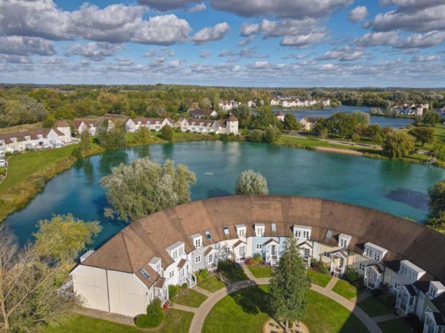 Charming Lake House Nature Retreat In Cotswold Water Park, South Cerney Near 시런세스터 외부 사진